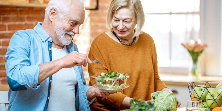 ما أفضل الأطعمة لصحة الدماغ بعد سن الأربعين؟
