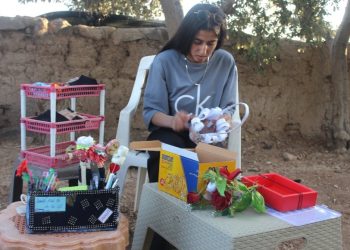 مبادرة بيئية ملهمة.. فتاة من ريف جل آغا تحول المهملات أدوات مفيدة