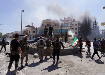 مراقبون يتهمون الحكومة الانتقالية بالسلفية وإقصاء السوريين