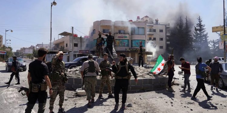 مراقبون يتهمون الحكومة الانتقالية بالسلفية وإقصاء السوريين