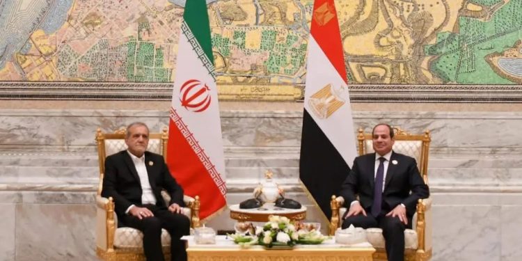 مصر وإيران… تبادل الأدوار ولقاء المصالح