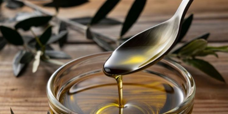 ملعقة يومياً من زيت الزيتون تحمي الحامل من هذه الأمراض
