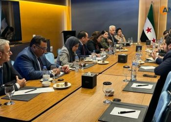 ممثلو الإدارة الذاتية يجتمعون مع مسؤولي الحكومة الانتقالية بدمشق