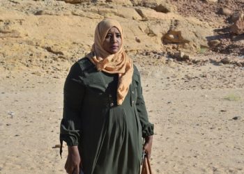 من أجل نقل الحقيقة… إعلامية سودانية تقف بالصفوف الأمامية للصراع