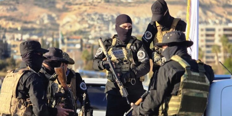 نازحو الساحل السوري.. بين مآسي النزوح والحرب الطائفية