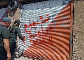بلدية الشعب في تربه سبيه تُشمع محلات مخالفة في سوق الصناعة