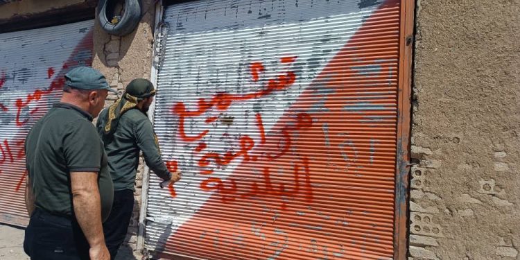 بلدية الشعب في تربه سبيه تُشمع محلات مخالفة في سوق الصناعة