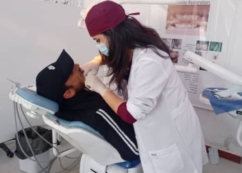 طبيبة وشاعرة وإعلامية.. امرأة تنسج خيوط شبابها وشاحاً للنجاح