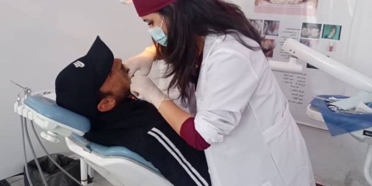 طبيبة وشاعرة وإعلامية.. امرأة تنسج خيوط شبابها وشاحاً للنجاح