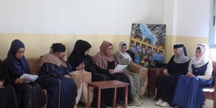 جلسات نسائية يومية لقراءة “مانيفستو السلام والمجتمع الديمقراطي” في دير الزور