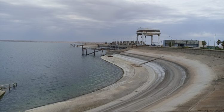 وحدات المياه في حالة طوارئ.. خطط عاجلة لحماية مياه الشرب بالطبقة والجرنية