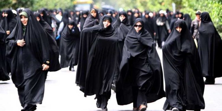 قروض الزواج والإنجاب… طريقة جديدة لاستغلال المرأة في إيران