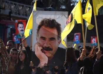 حقوقية مصرية تشيد بنضال القائد عبد الله أوجلان وترسل له رسالة