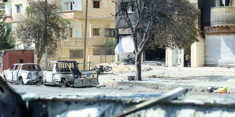 انهيار خدمي ونزوح وانتهاكات وحصار بالسويداء ومناطق سوريّة