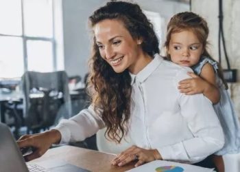 تربية أطفال المرأة العاملة