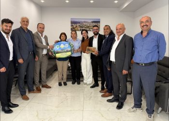 ممثلية الإدارة الذاتية في أوروبا تكرم منتخب عفرين بالمهجر
