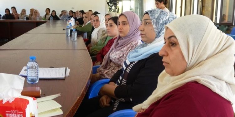 لتسليط الضوء على ظاهرتي “الانتحار والعنف ضد المرأة”.. ندوة توعوية نسوية بعين عيسى
