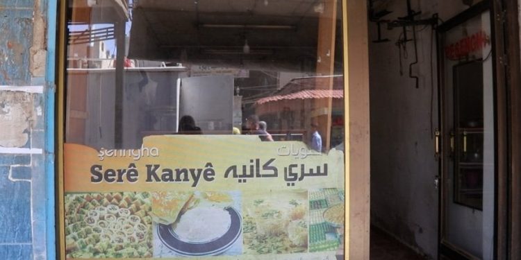 مهجّر من سري كانيه يعيد إحياء مهنته في رسالة صمود وأمل