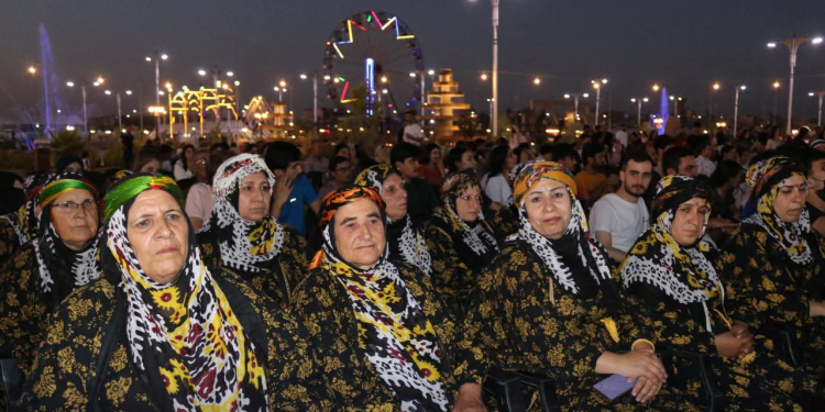 فرقة الشهيدة ريحان للدبكة الشعبية… أمهات يبعثن الحياة في التراث الكردي