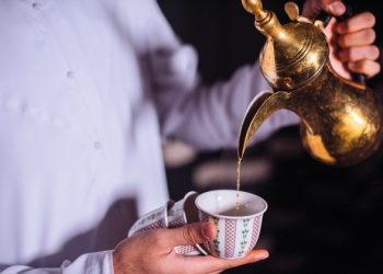 حديث القهوة وقصص الفناجين عند العرب