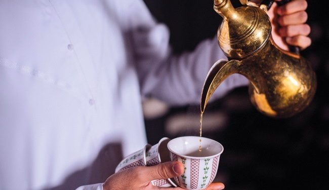 حديث القهوة وقصص الفناجين عند العرب