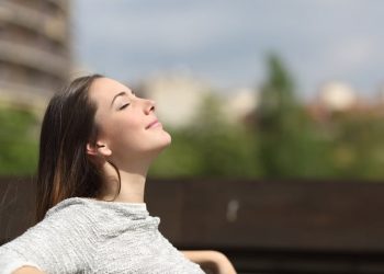 ثماني عادات صباحية مهمة لتحسين صحة الأمعاء