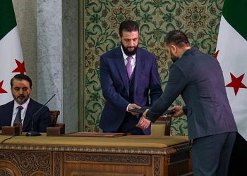 حقوقيون وسياسيون: الإعلان الدستوري تدوير المركزية وتقويض الديمقراطية