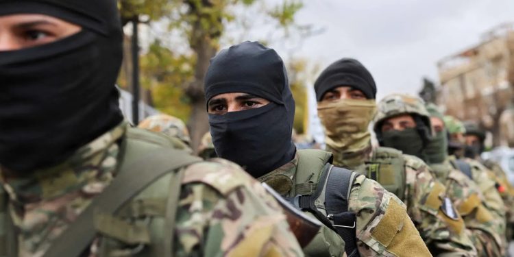 التجنيس غير الرسمي للمسلحين الأجانب في سوريا وآلية التنفيذ