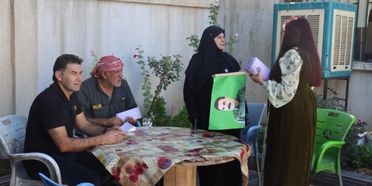 توزيع رسالة القائد عبد الله أوجلان للنساء في ديرك