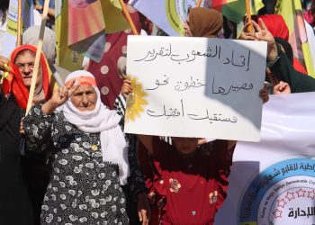 ناشطون وإداريون: تقرير المصير حق مشروع للشعب السوري