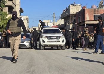 قوات الحكومة الانتقالية تقتحم مسجداً للعلويين بحمص