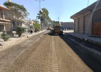 تواصل تأهيل الطرق لتحسين حركة المرور والبنية التحتية في الرقة