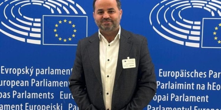 بسام الأحمد: الحكومة الانتقالية تتحمّل مسؤولية مجازر الساحل والسويداء