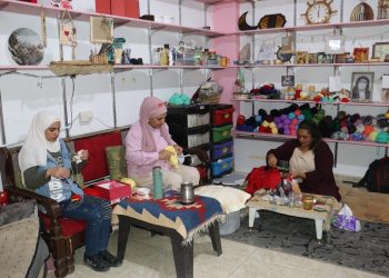 مشروع للحرف اليدوية.. حلم تحقق بعد صعوبات وأعوام من السعي