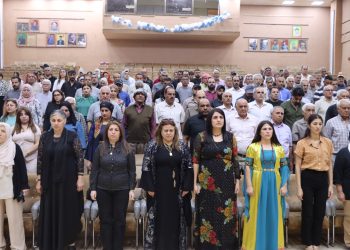 النساء في الكومين.. معالجة القضايا المجتمعية وتعزيز روح التعاون