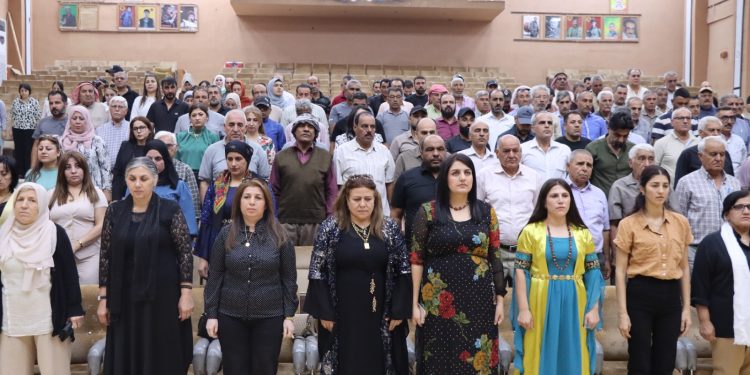 النساء في الكومين.. معالجة القضايا المجتمعية وتعزيز روح التعاون