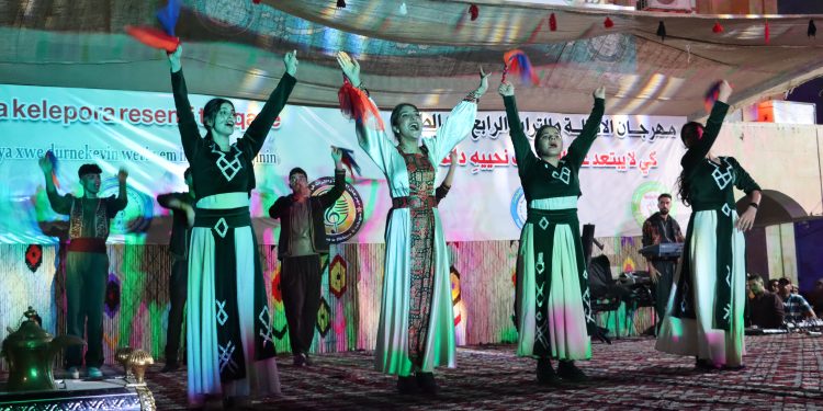 على إيقاع “مخمور أخجيك”.. الأرمن ينسجون ذاكرتهم في مهرجان التراث والأصالة بالطبقة