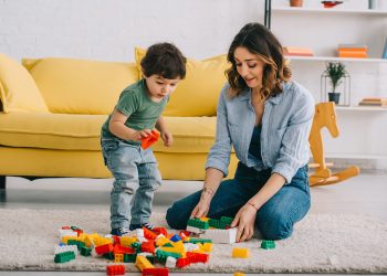 منذ سن مبكرة.. تسع طرق لتنمية إبداع طفلكِ