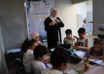 في منزلها بالطبقة.. رزان الخليفة توجد جيلاً من المبدعين بالحساب الذهني