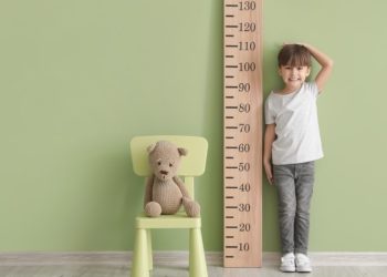 سبعة أطعمة تعزز نمو الأطفال وتزيد من طولهم