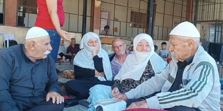 نقص الدعم واستمرار النزوح يزيد معاناة المهجرين من السويداء