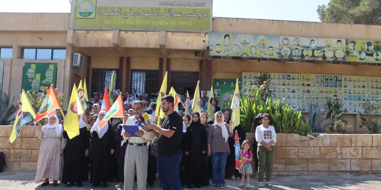 مجلس عوائل الشهداء بالطبقة يطالب بالحرية الجسدية للقائد عبد الله أوجلان