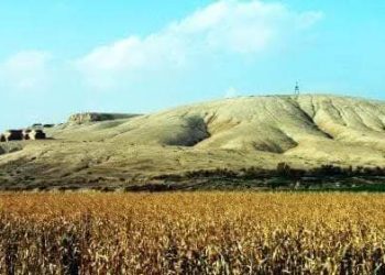 التلال الأثرية على ضفاف نهر البليخ.. تاريخ الحضارة وامتدادها في الحاضر
