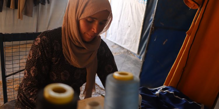 خيوط أمل لم تنقطع برحلة التهجير