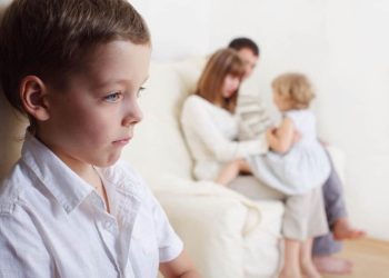 معدلات التوحّد تتضاعف عالميًا… والخبراء يكشفون الأسباب