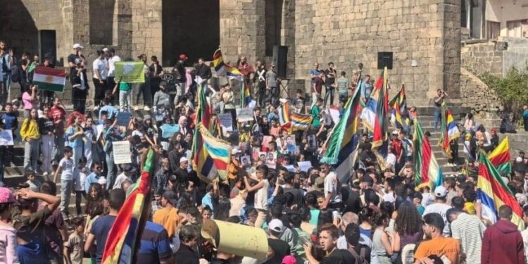 السويداء تتضامن مع شمال وشرق سوريا بمظاهرات جماهيرية