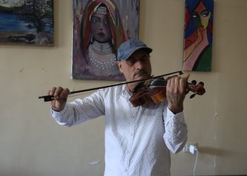 “أنغام على أوتار الغربة” رحلة سردار زيدان مع الكمان