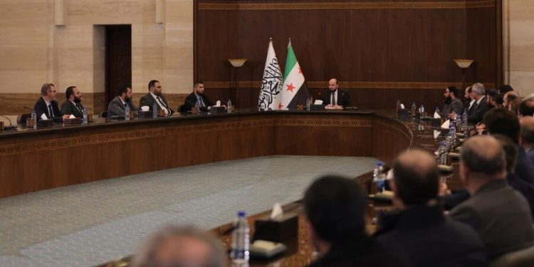 لماذا الحكومة الانتقالية السورية غير قادرة على التحول الديمقراطي؟