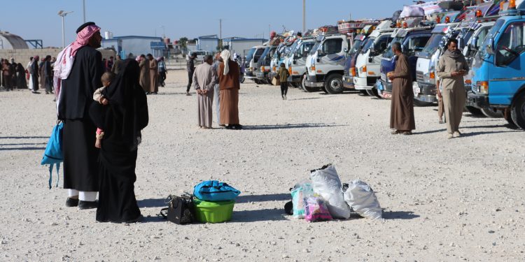 تسيير الرحلة الثالثة للنازحين بمخيم المحمودلي وأمل جديد للعودة