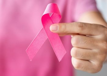 كيف يمكن للمرأة أن تبدأ رحلتها نحو الوقاية في أكتوبر الوردي؟… إليكِ نصائح الخبراء